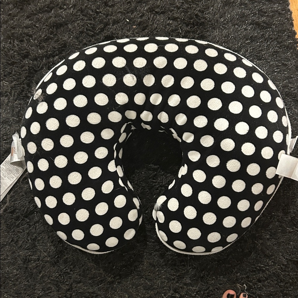 Boppy Pillow Black and White Dot